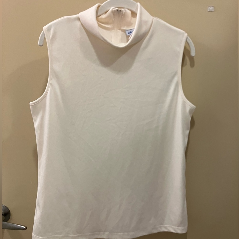 Vicki Wayne mock neck sleeveless blouse